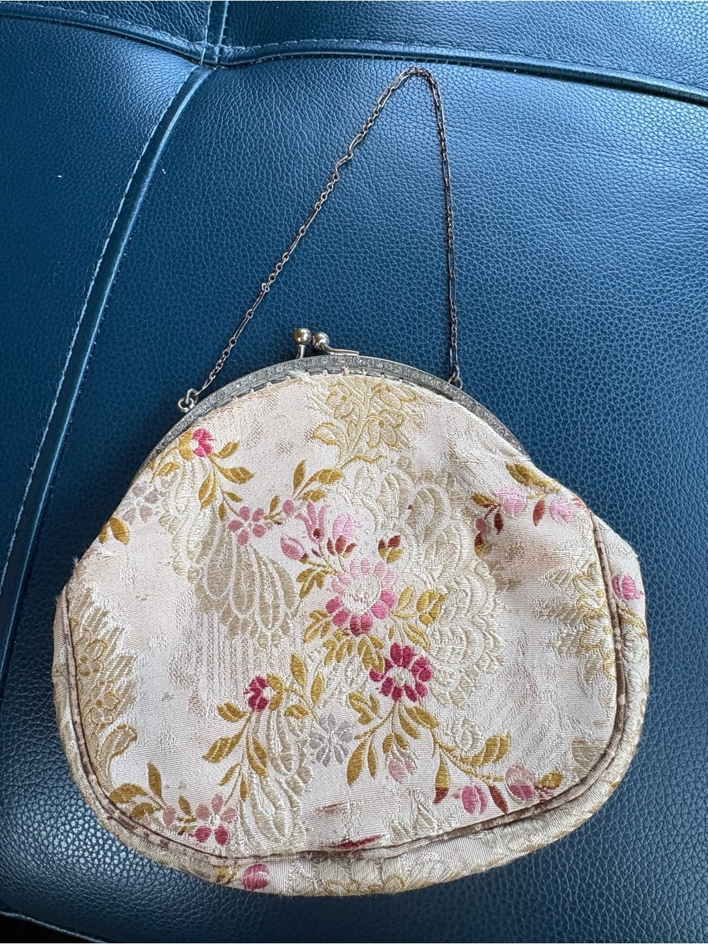 Title: Vintage Mid-Century Floral Tapestry Small Kiss-Lock Purse